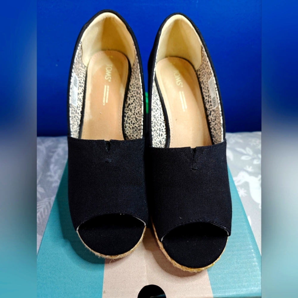 TOMS Women's Black Peep Toe Wedges - Size 9